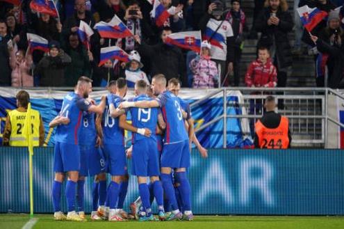 منتخب سلوفاكيا يتأهل لنهائيات يورو 2024 برباعية في شباك آيسلندا